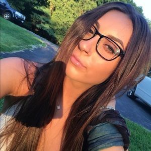 Meet your posher, Olivia